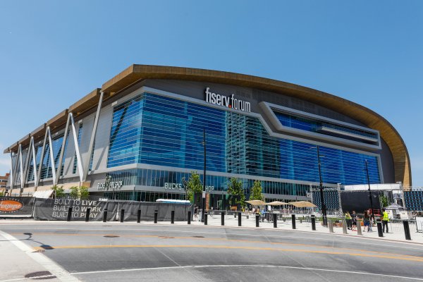 As the Official “Smart Building” Partner of Fiserv Forum, Johnson Controls had the opportunity to work alongside the Milwaukee Bucks and their partners to create a state-of-the-art venue that has fans lining up to attend sporting events, concerts and more in an environment unlike any other.
