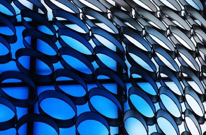 oval-metallic-grid-closeup